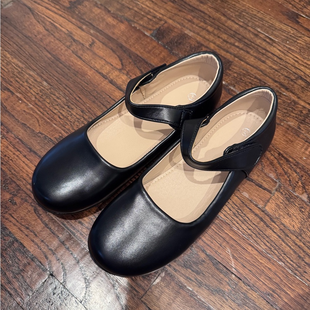 Kids Velcro dress shoes - girls 
Size eur 37 
Black